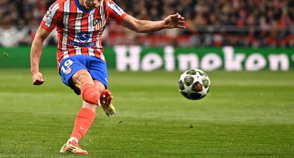 “Fue mínimo”: video de la UEFA muestra que Julián Álvarez tocó el balón dos veces en el penal ante Real Madrid